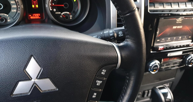 Mitsubishi Pajero cena 159900 przebieg: 183000, rok produkcji 2018 z Dąbrowa Górnicza małe 379